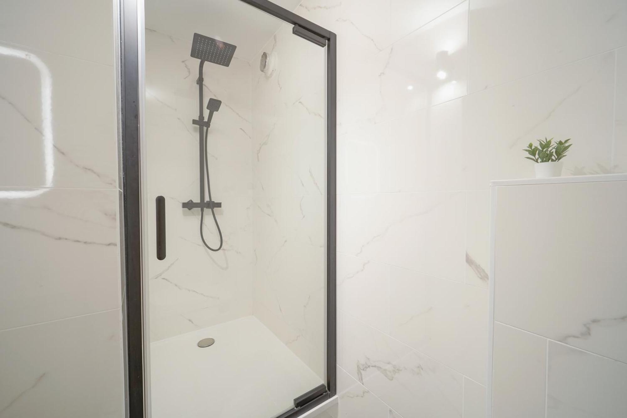 Complete 1Br With Balcony Only 5 Min. On Foot To Metro By Doorman Lägenhet Saint-Ouen  Exteriör bild